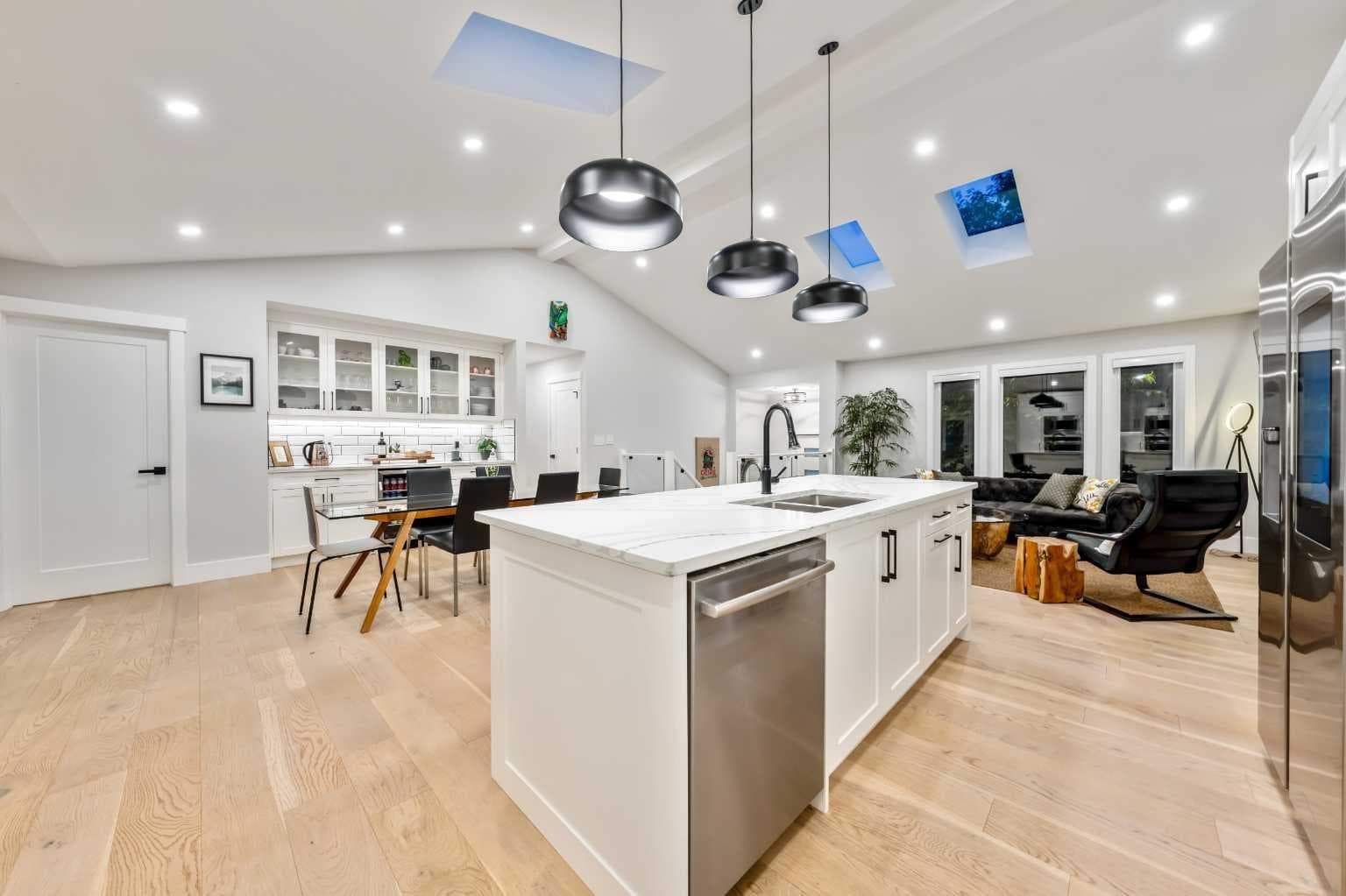 100 Lake Crimson Close SE