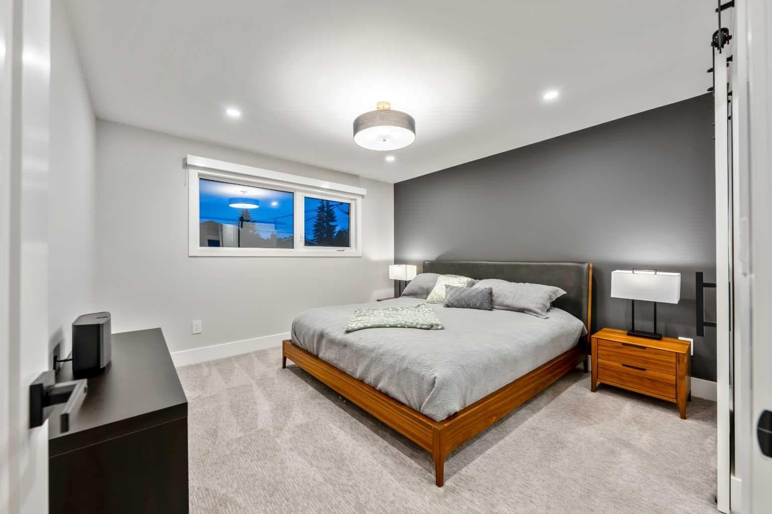 100 Lake Crimson Close SE