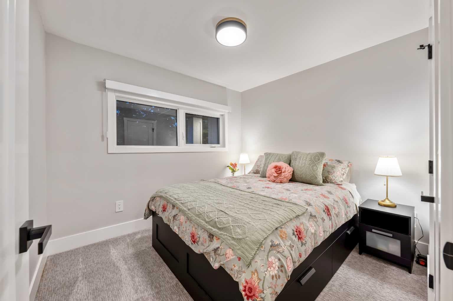 100 Lake Crimson Close SE