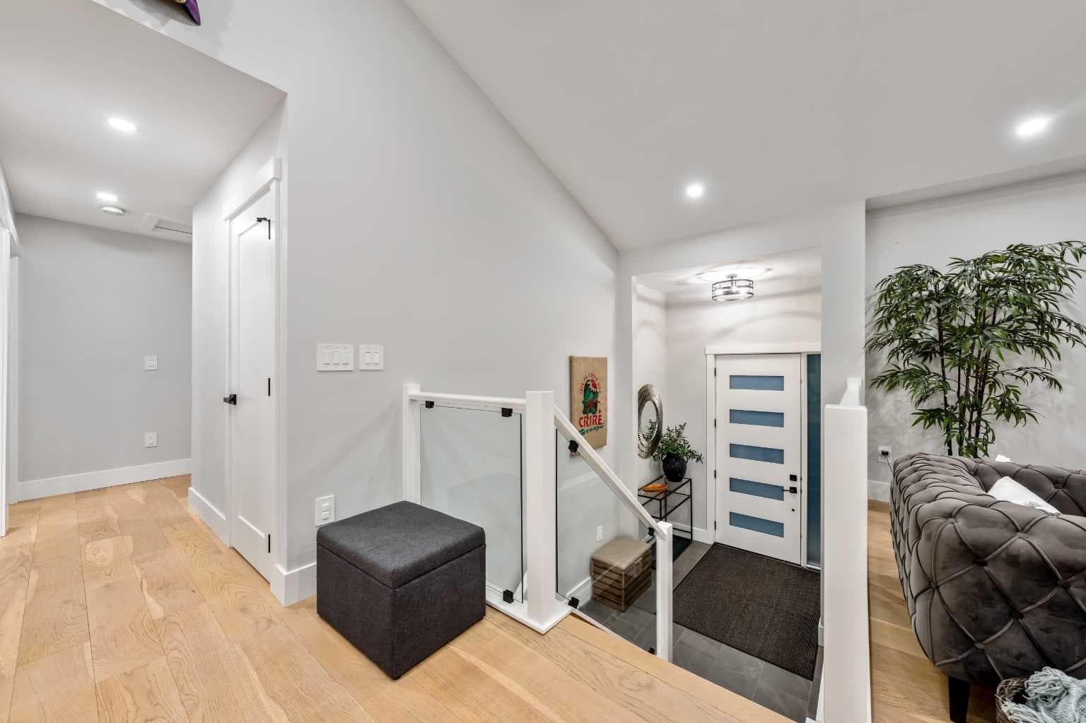 100 Lake Crimson Close SE