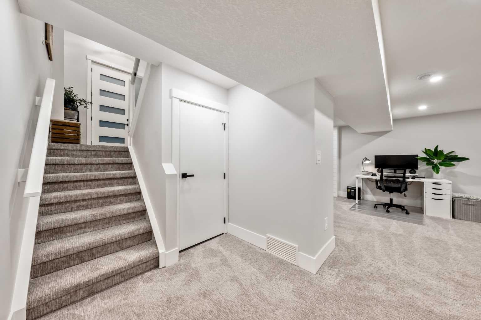 100 Lake Crimson Close SE