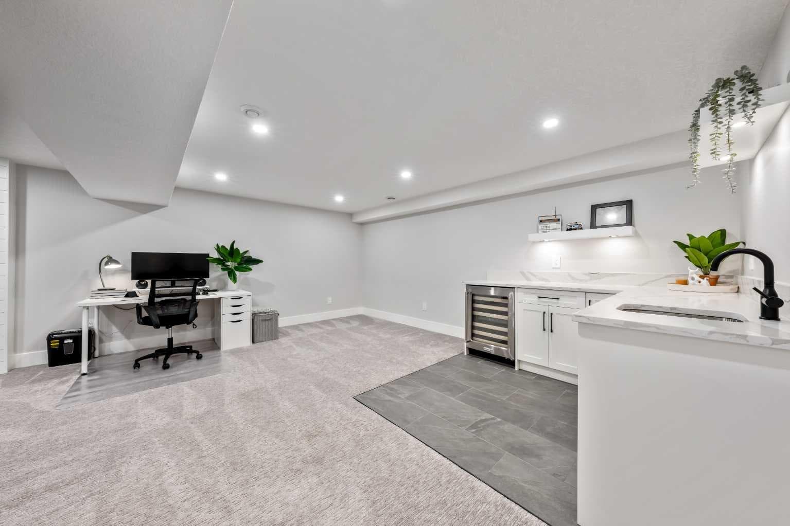 100 Lake Crimson Close SE