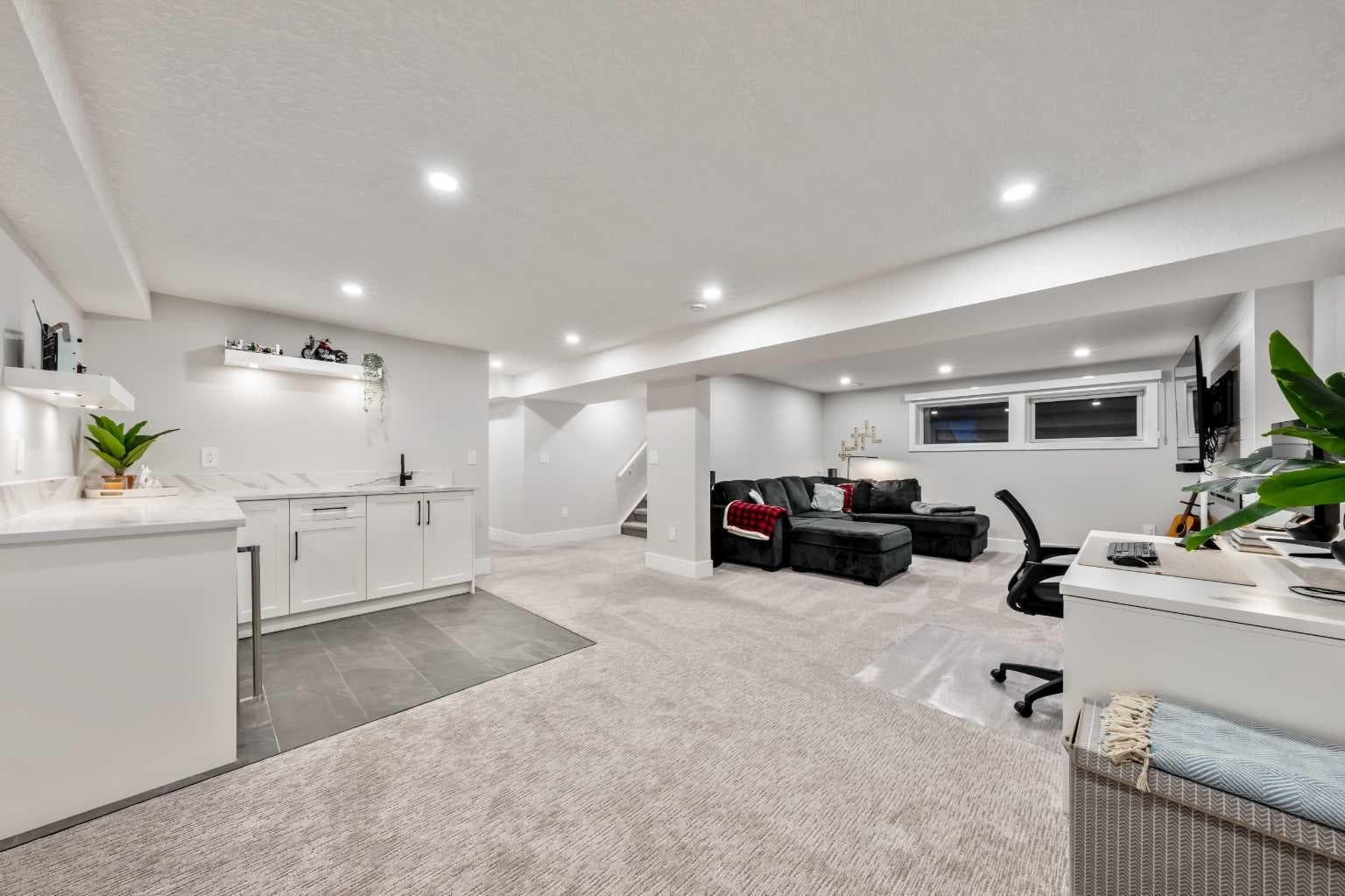 100 Lake Crimson Close SE