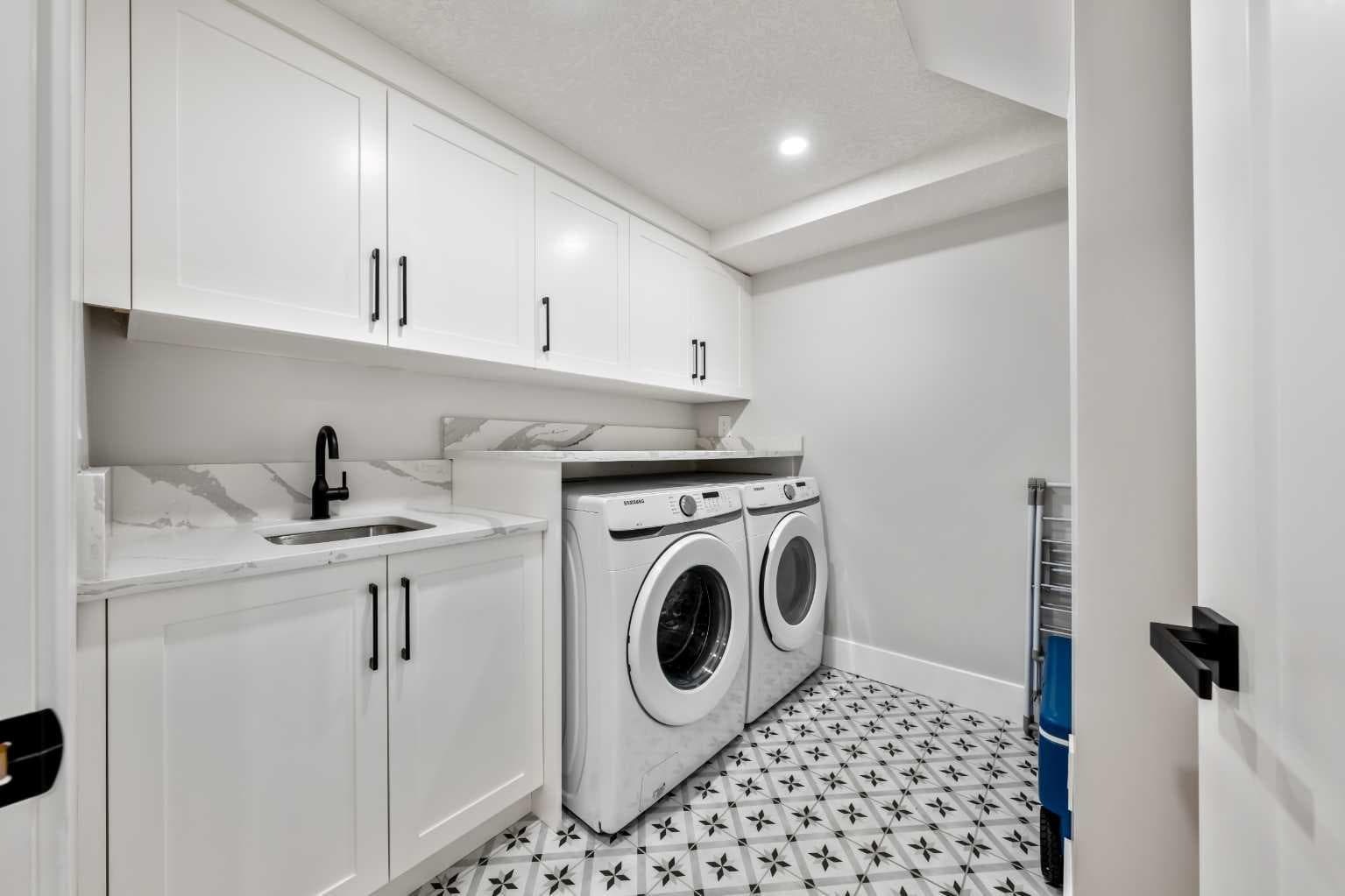 100 Lake Crimson Close SE