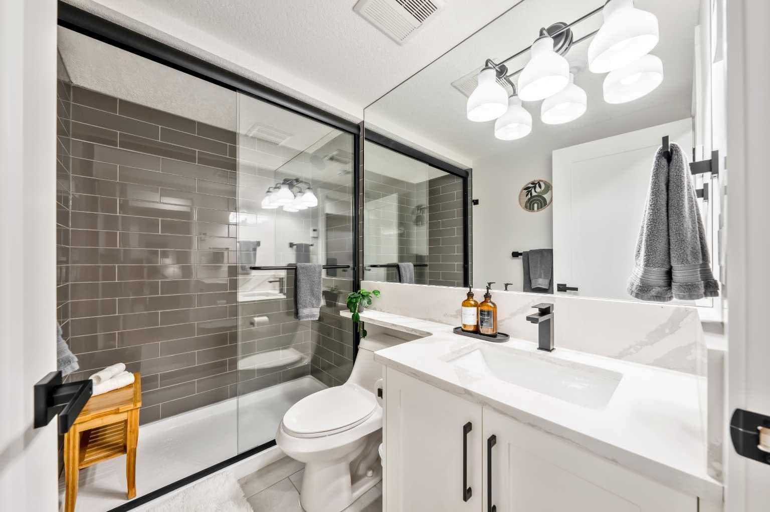 100 Lake Crimson Close SE