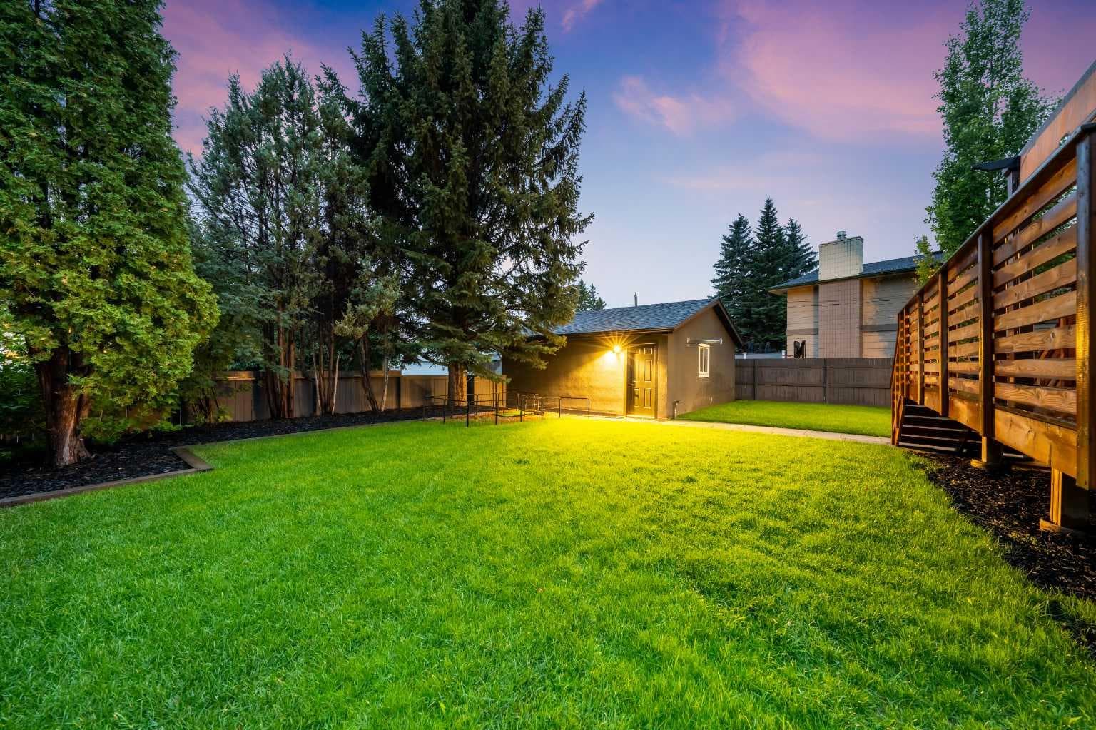 100 Lake Crimson Close SE