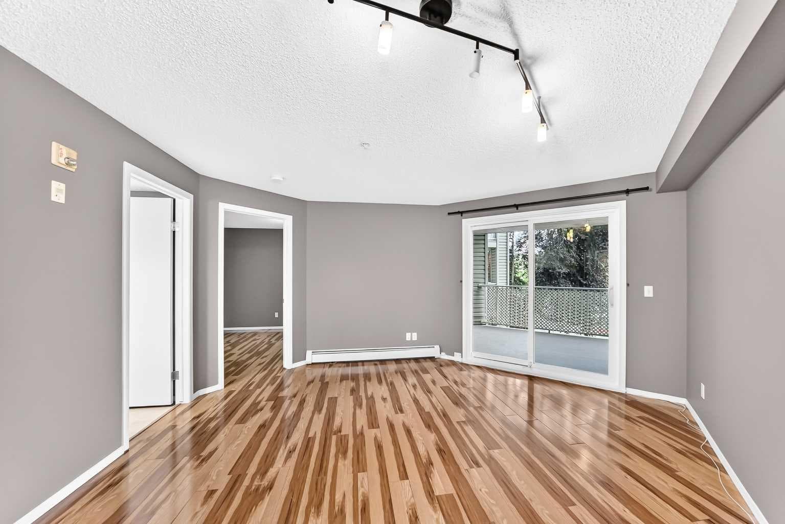 5208A, 604 8 Street SW