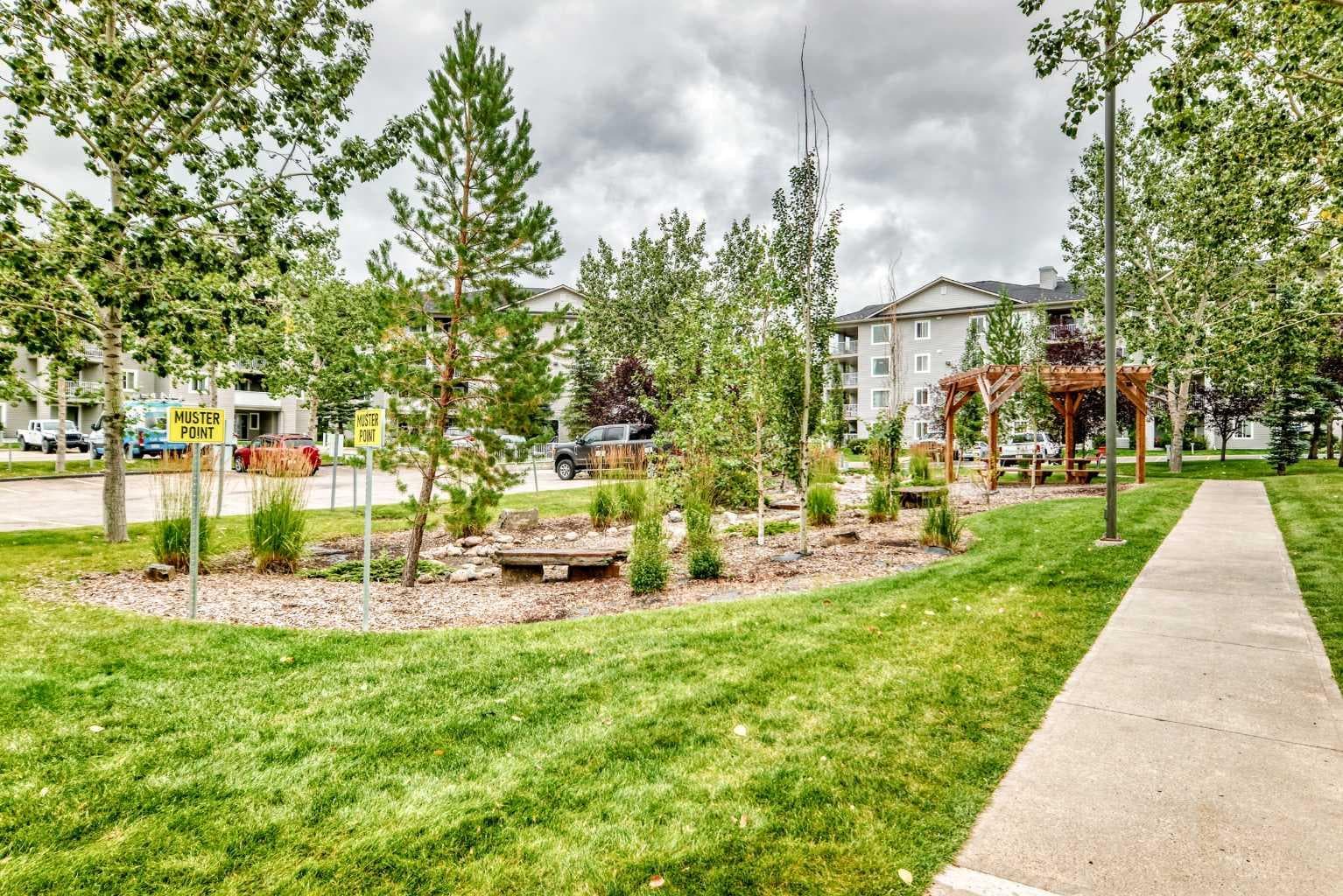 5208A, 604 8 Street SW