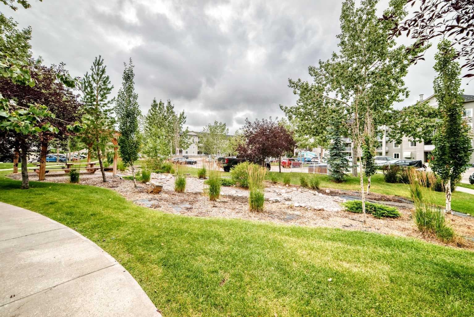 5208A, 604 8 Street SW