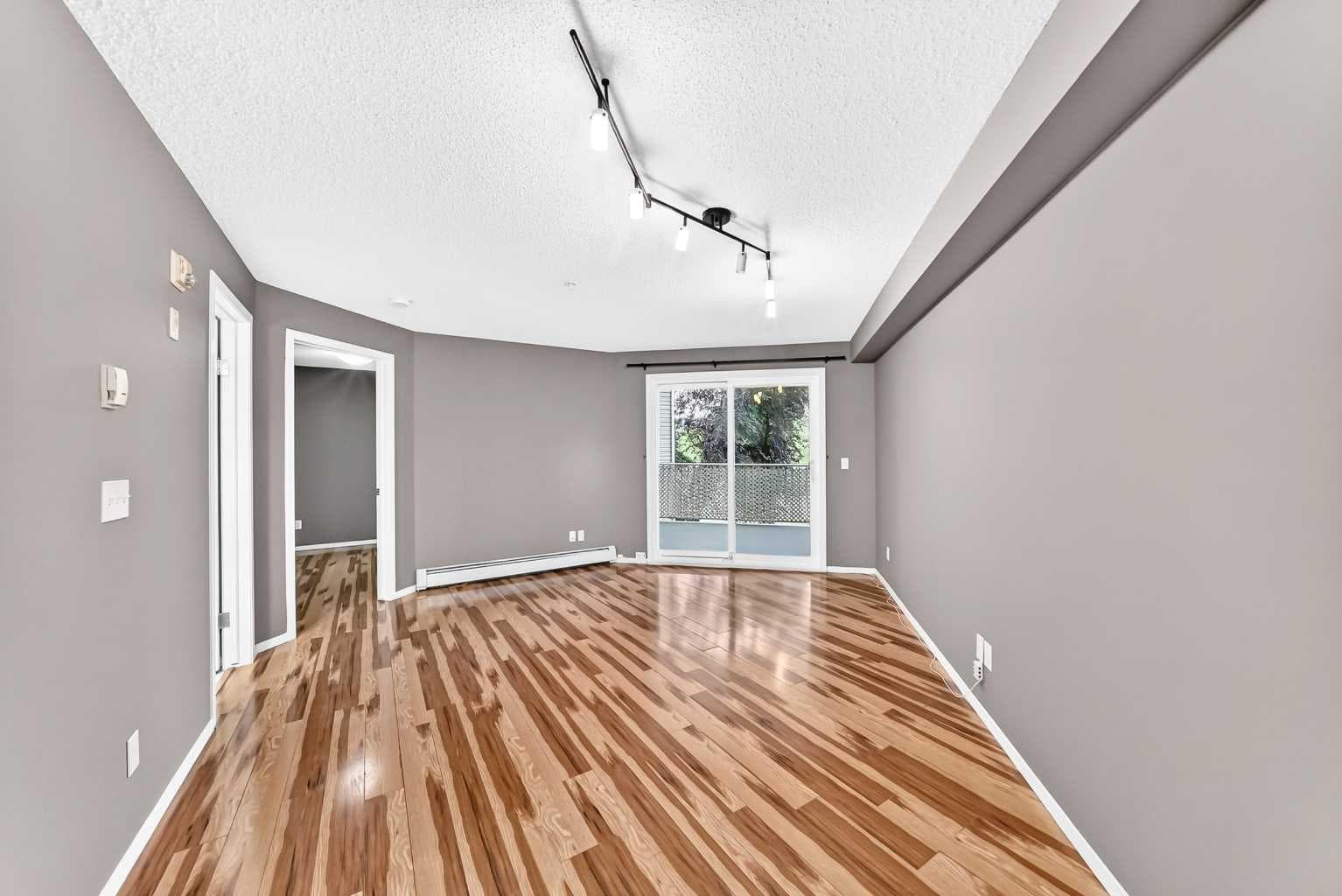 5208A, 604 8 Street SW