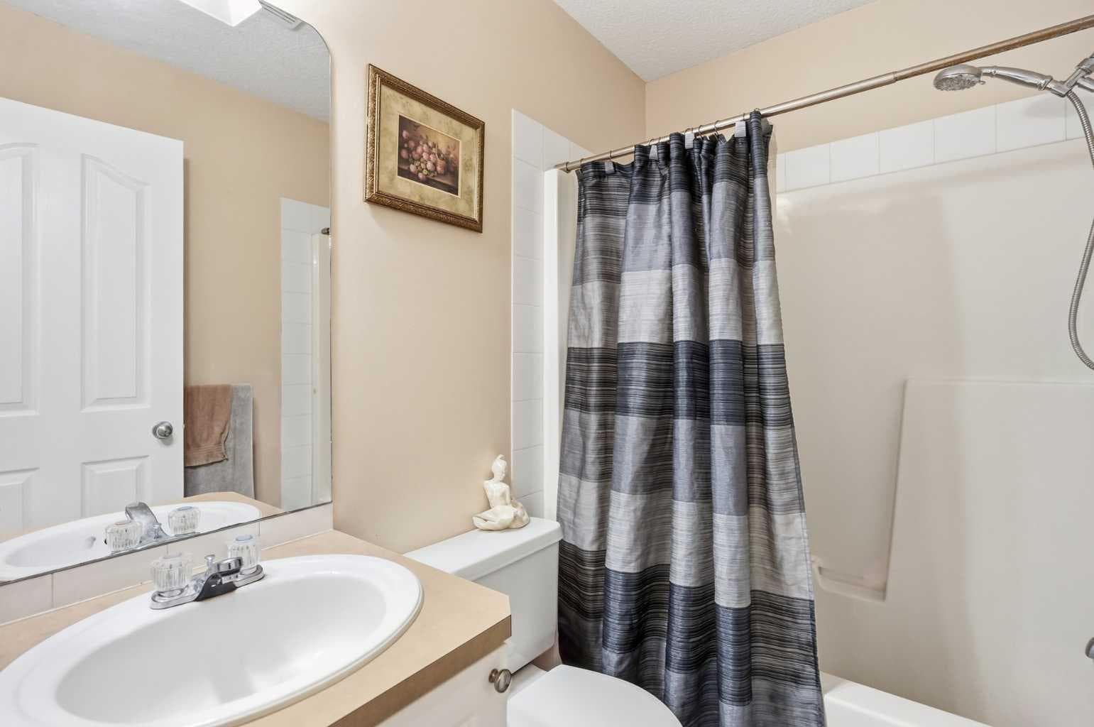 52 Douglas Glen Crescent SE