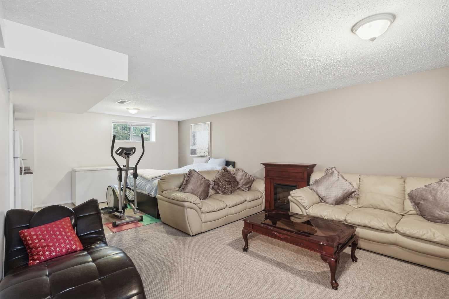 52 Douglas Glen Crescent SE