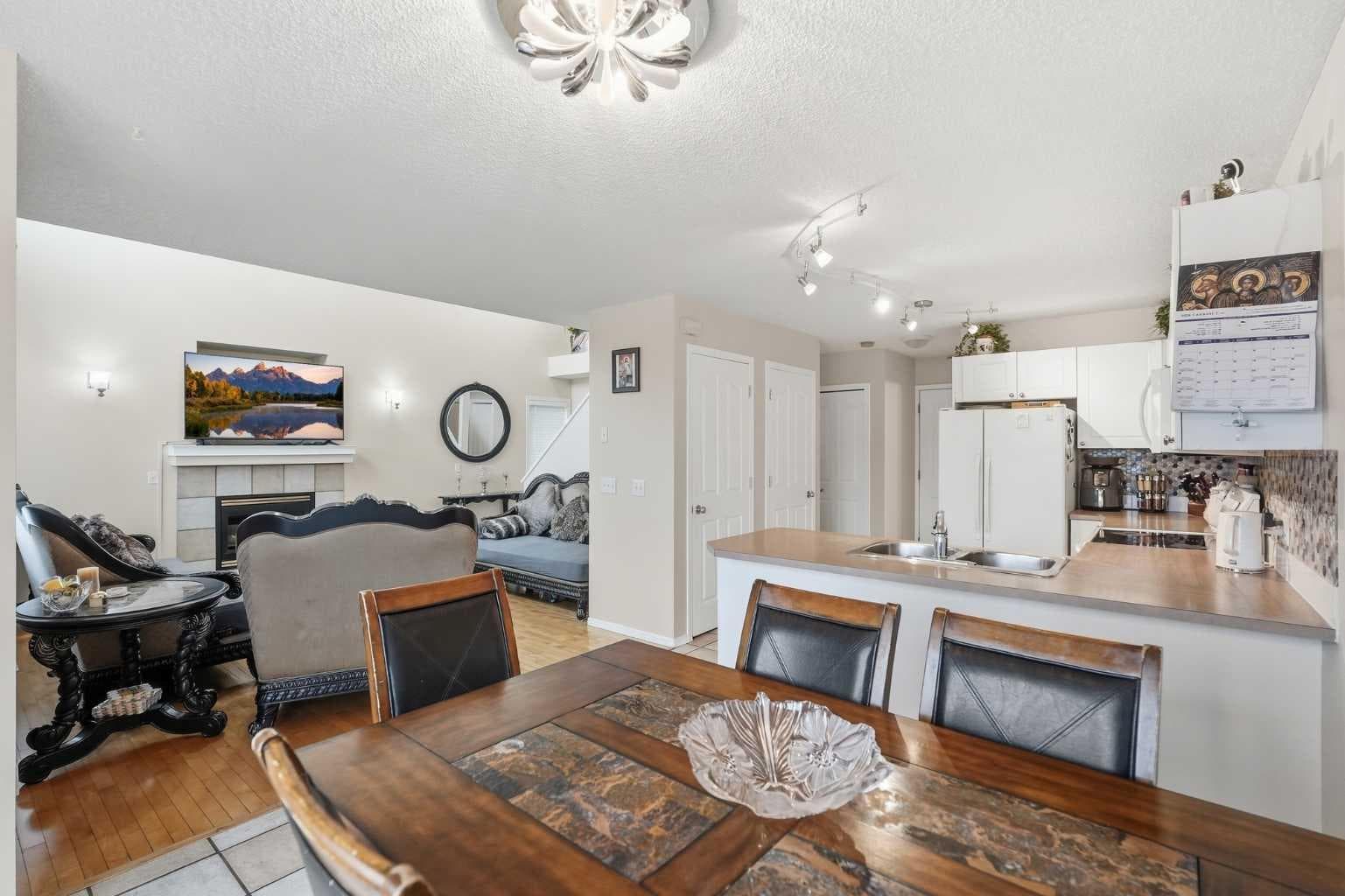 52 Douglas Glen Crescent SE