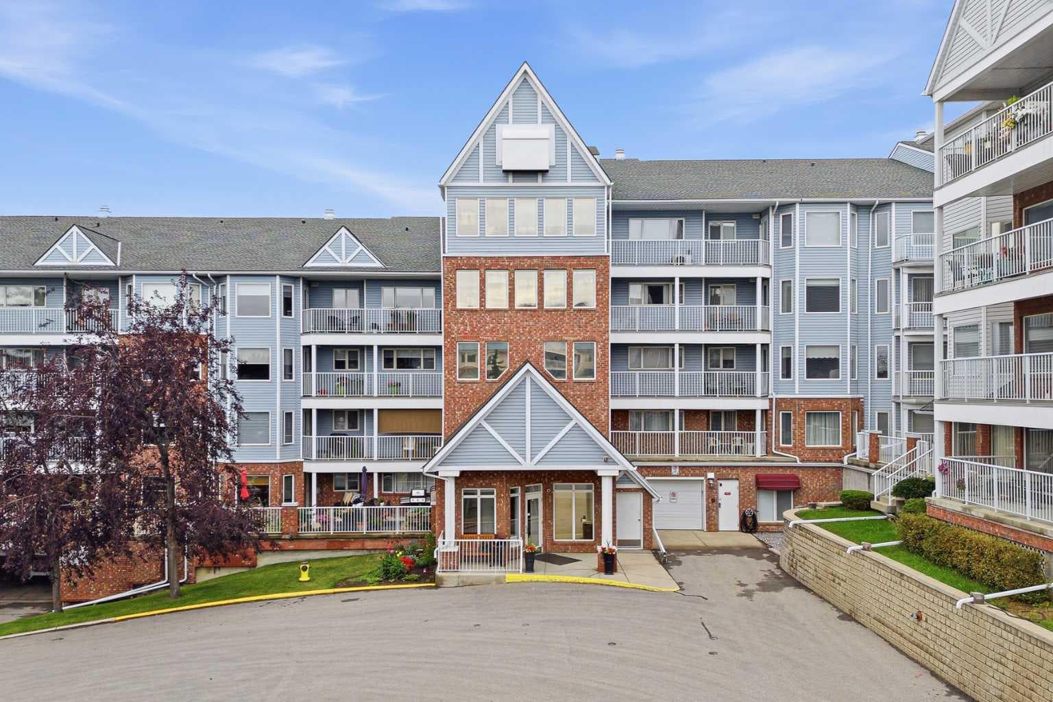 3102, 3102 Hawksbrow Point NW