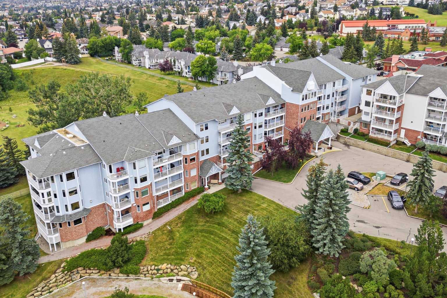 3102, 3102 Hawksbrow Point NW