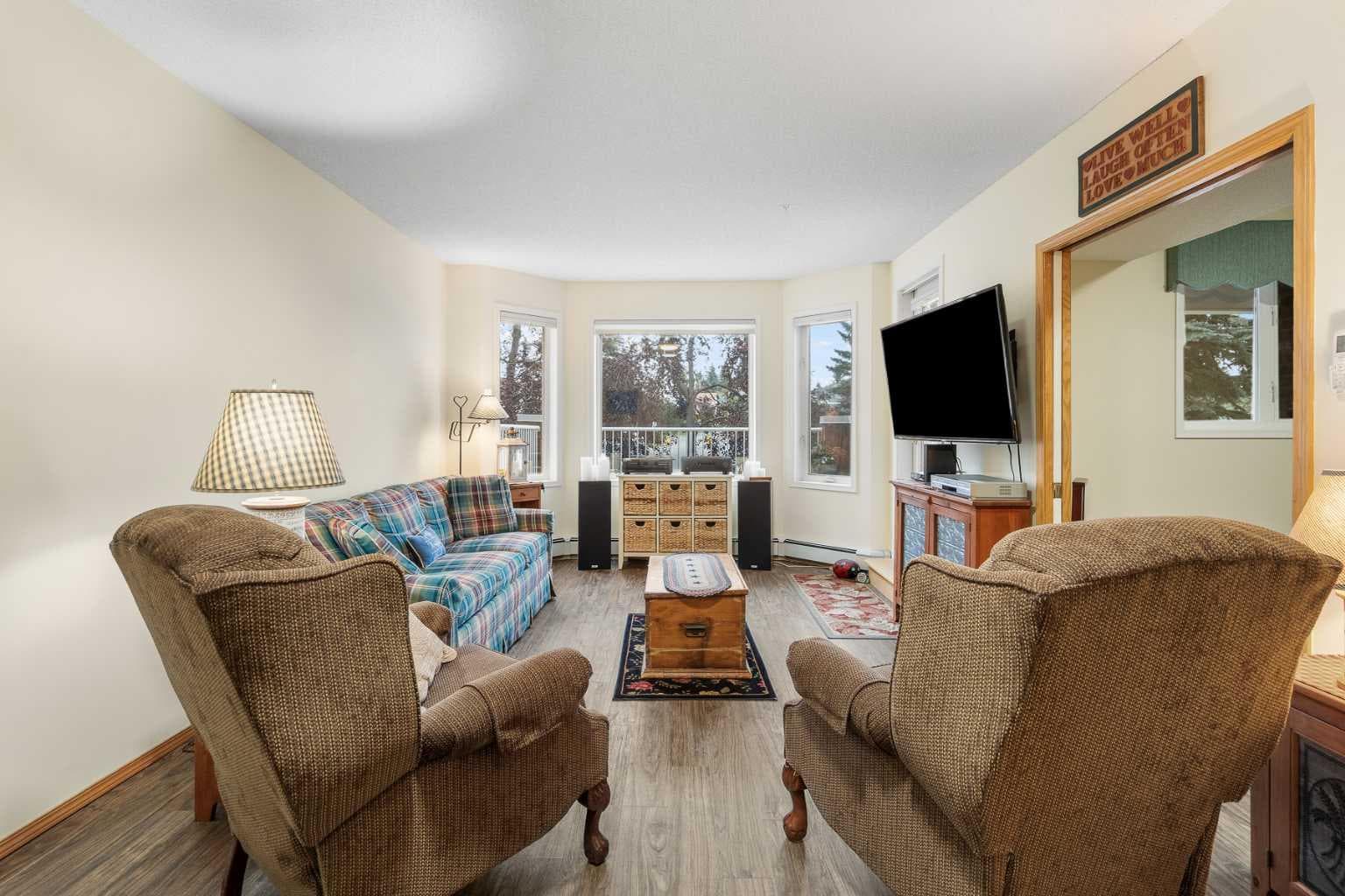 3102, 3102 Hawksbrow Point NW