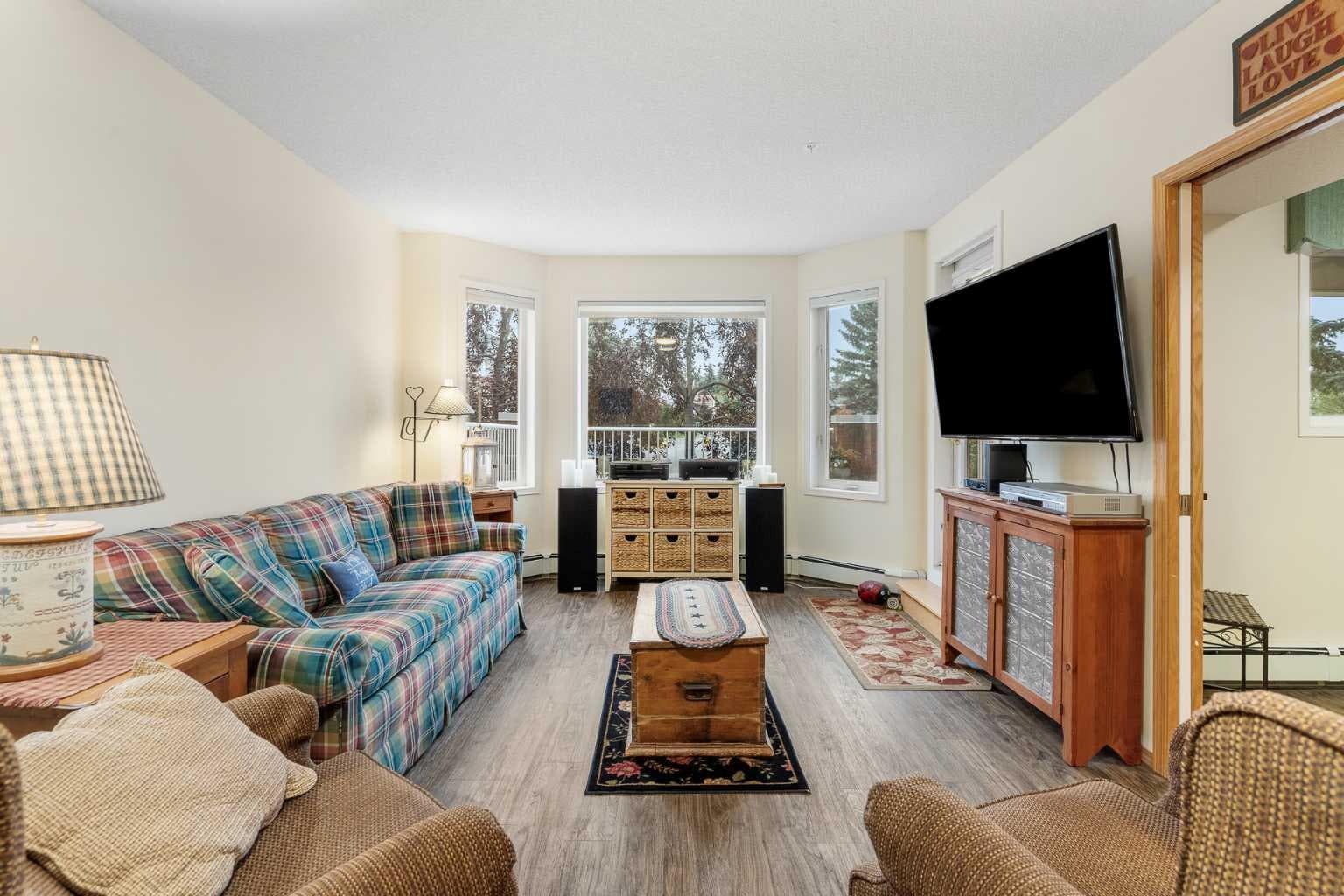 3102, 3102 Hawksbrow Point NW