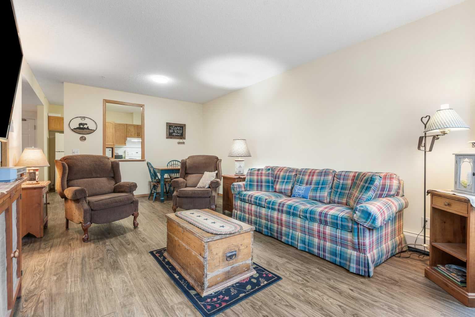3102, 3102 Hawksbrow Point NW