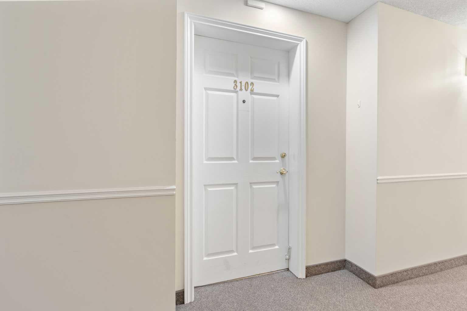 3102, 3102 Hawksbrow Point NW
