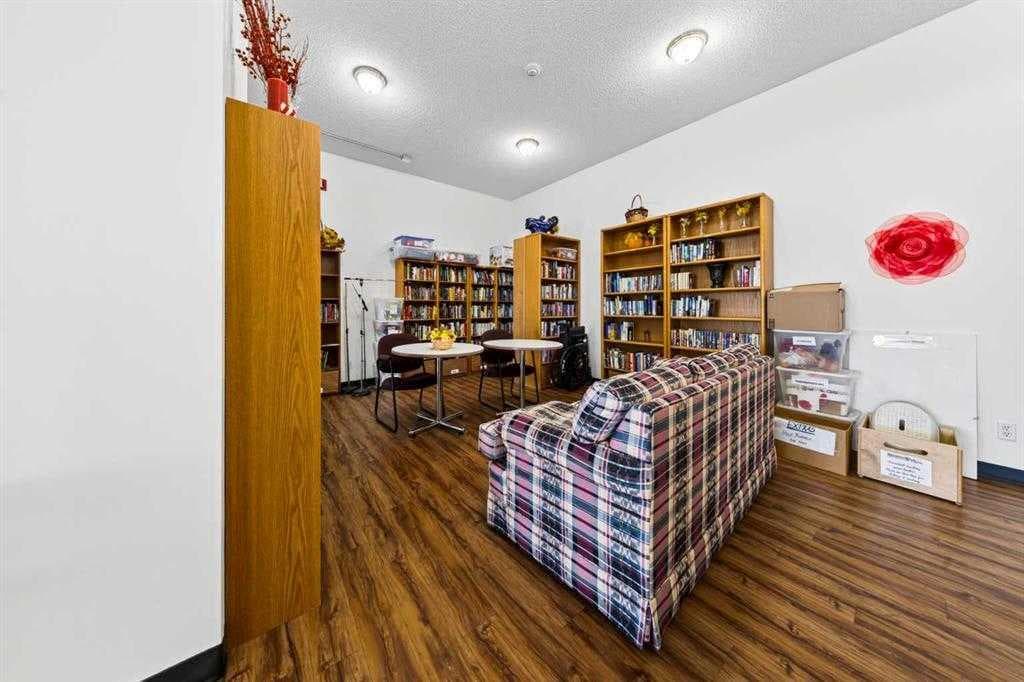 3102, 3102 Hawksbrow Point NW