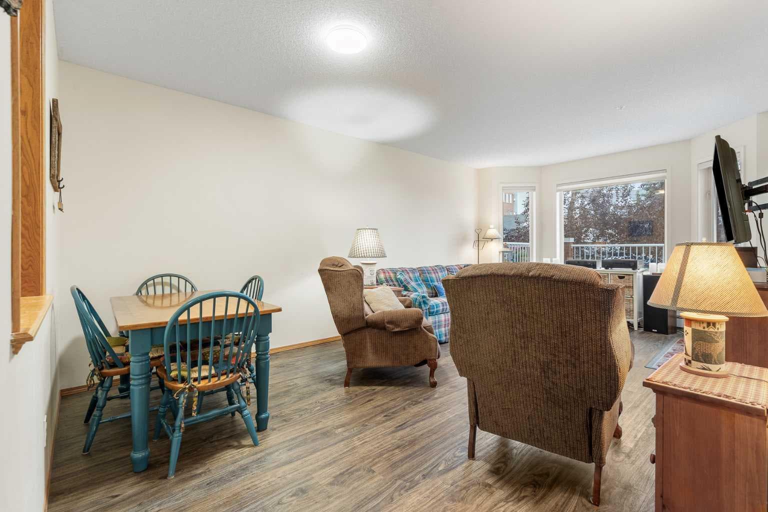 3102, 3102 Hawksbrow Point NW