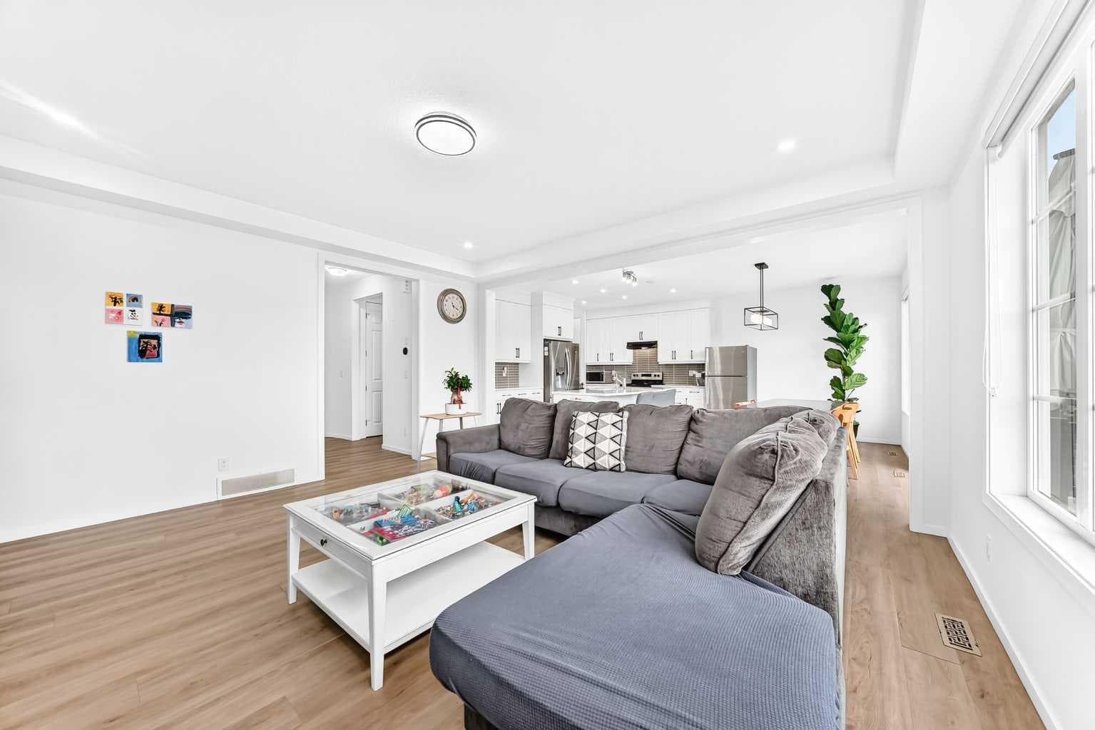 149 Carrington Crescent NW