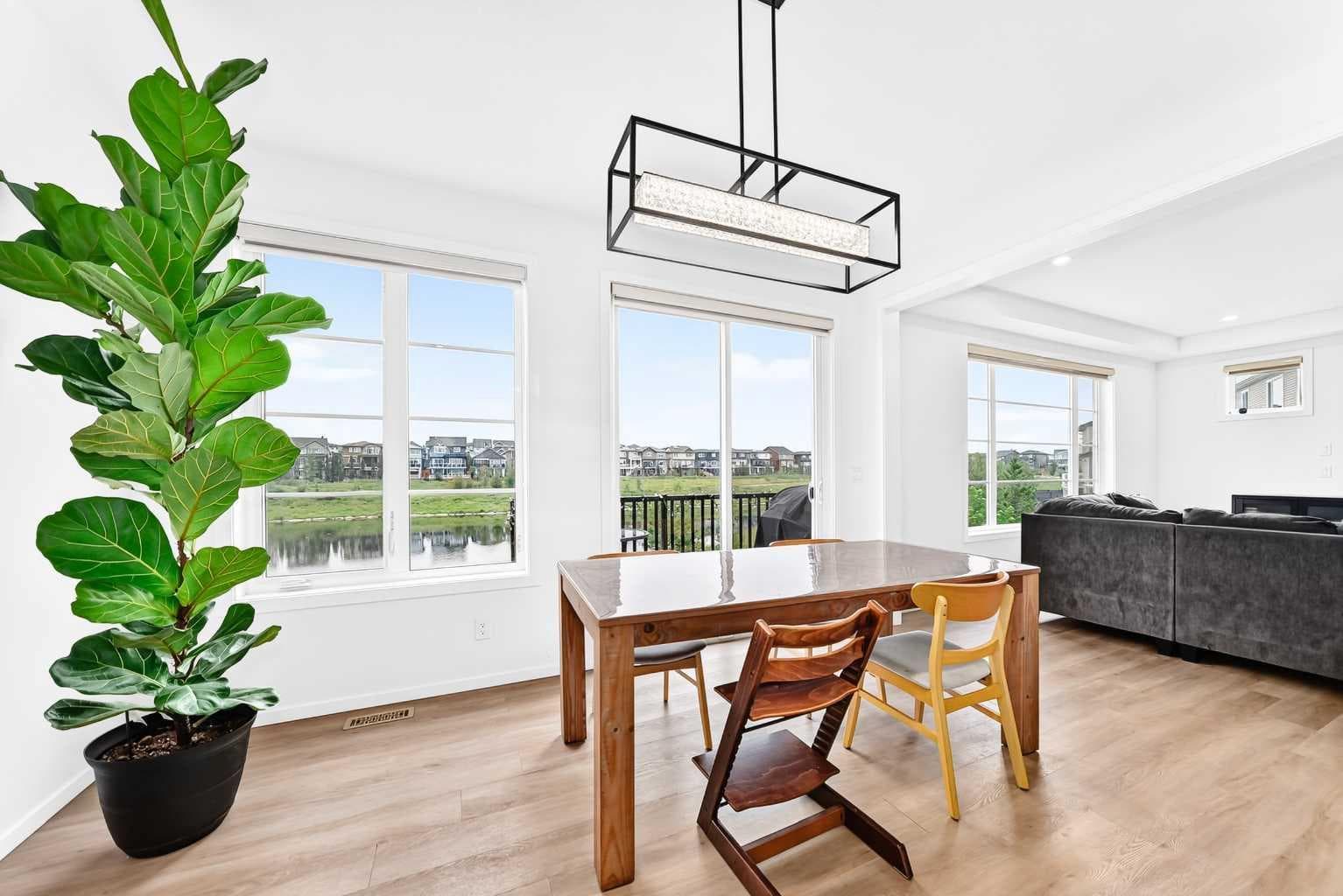 149 Carrington Crescent NW