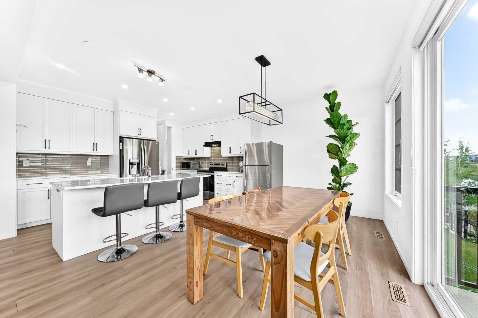 149 Carrington Crescent NW