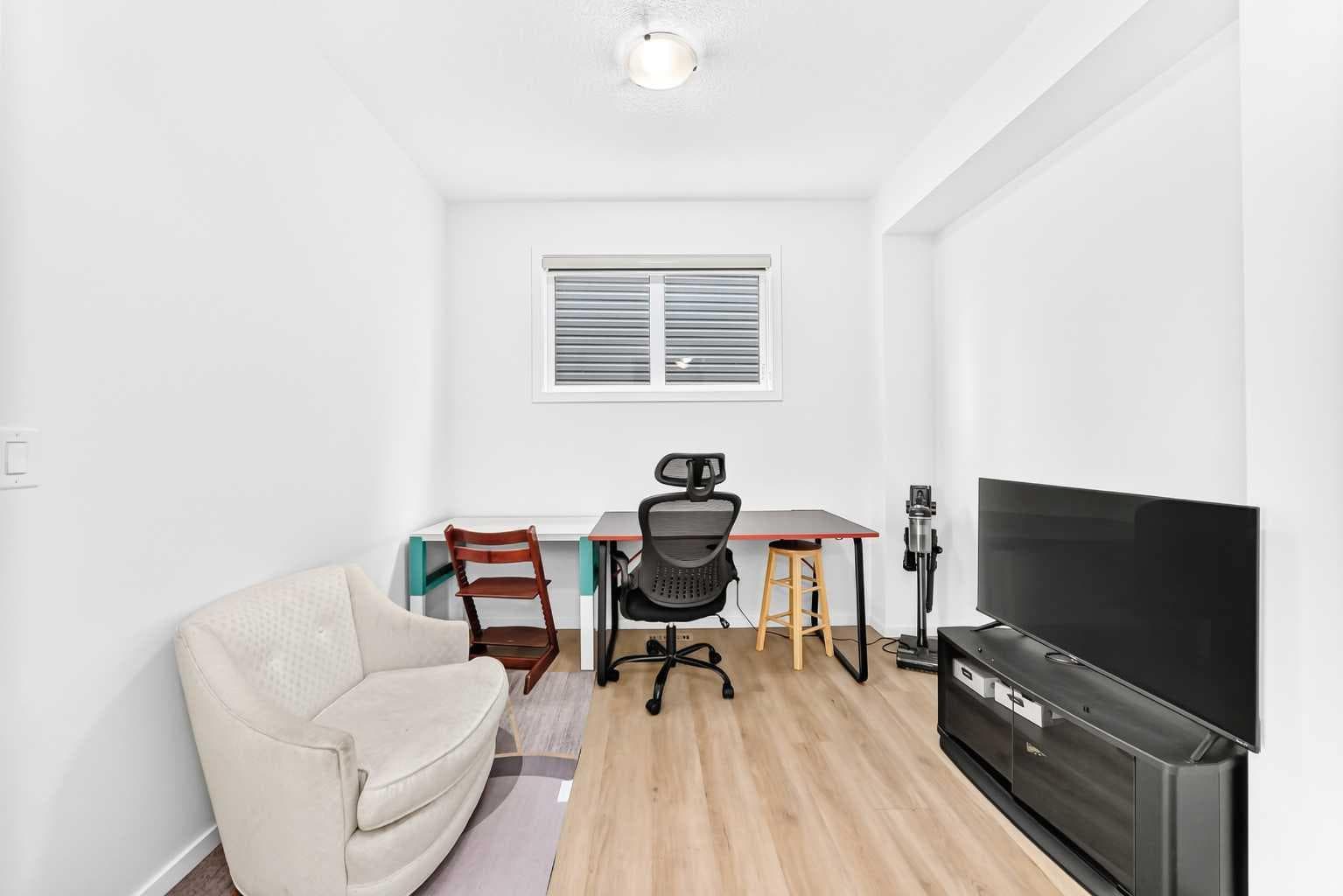 149 Carrington Crescent NW