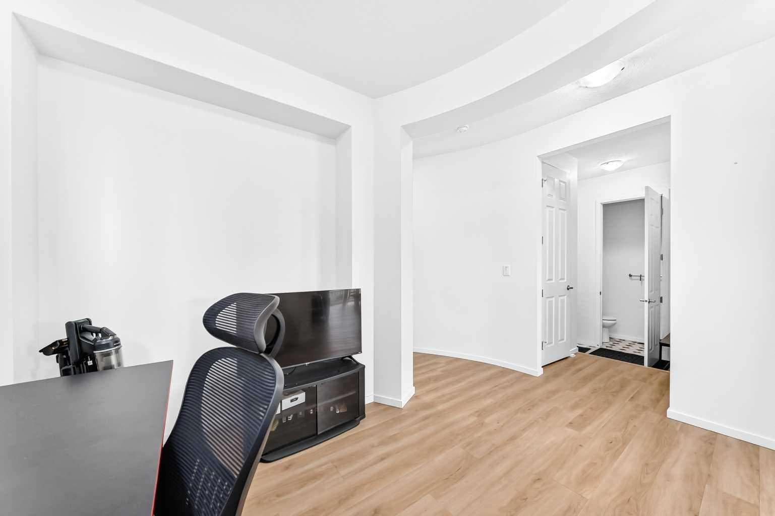 149 Carrington Crescent NW