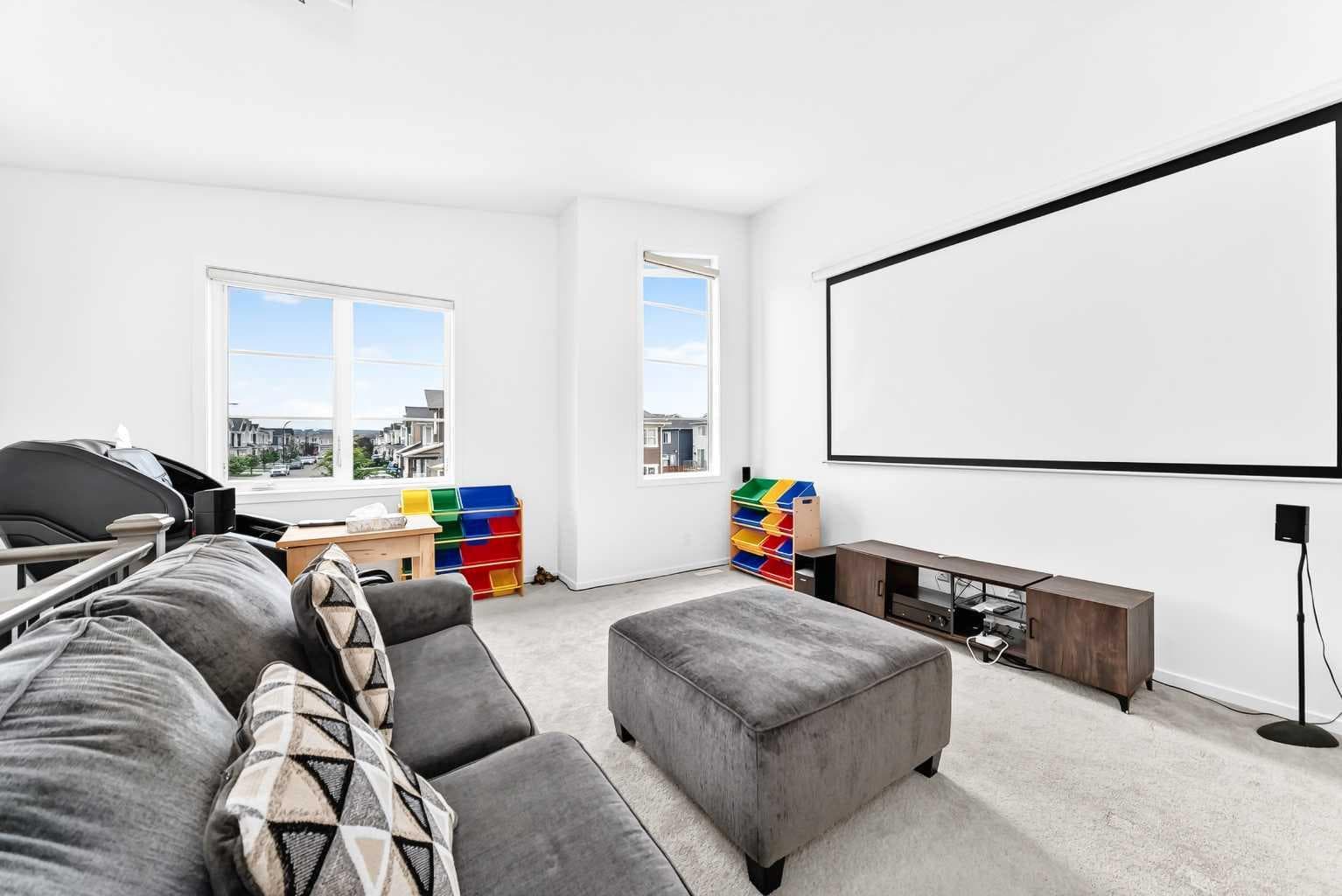 149 Carrington Crescent NW