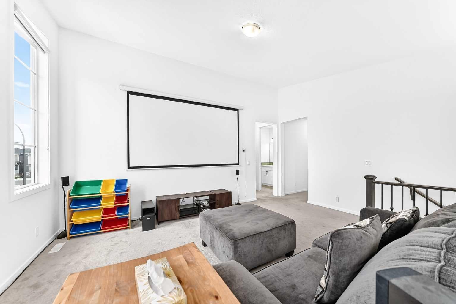 149 Carrington Crescent NW