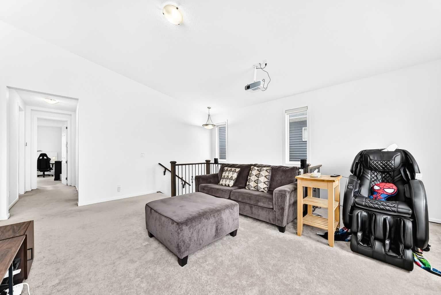 149 Carrington Crescent NW