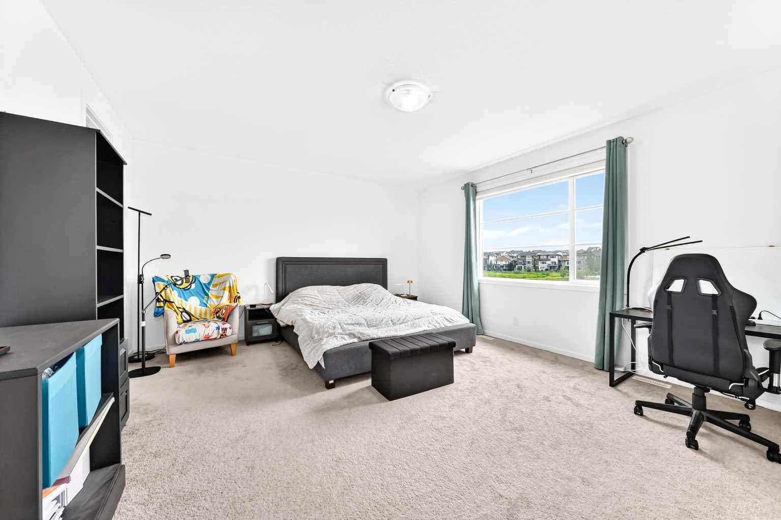 149 Carrington Crescent NW