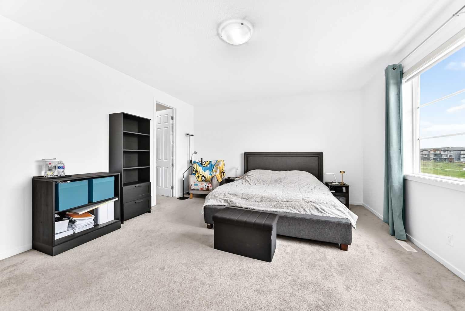 149 Carrington Crescent NW