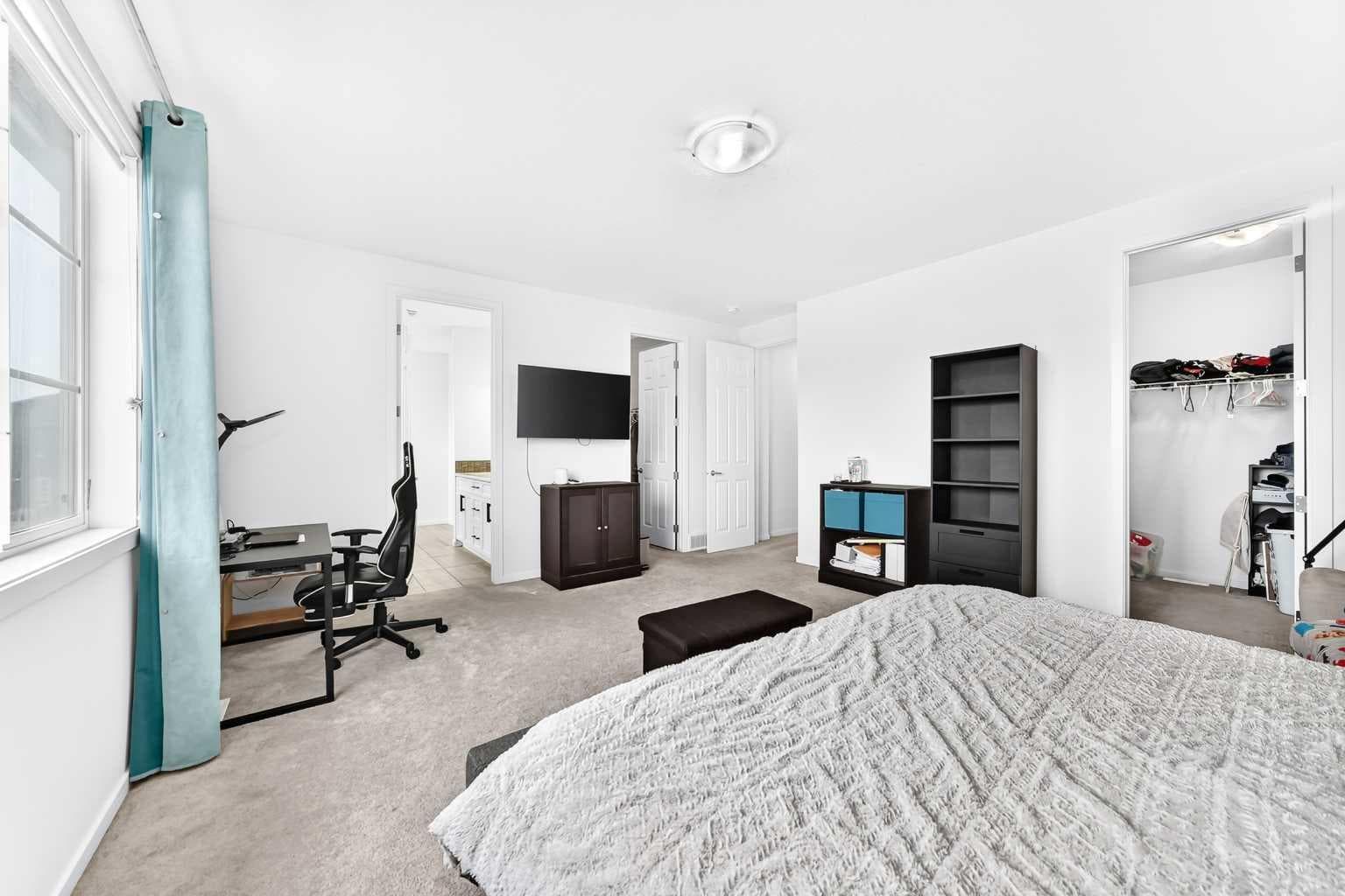 149 Carrington Crescent NW