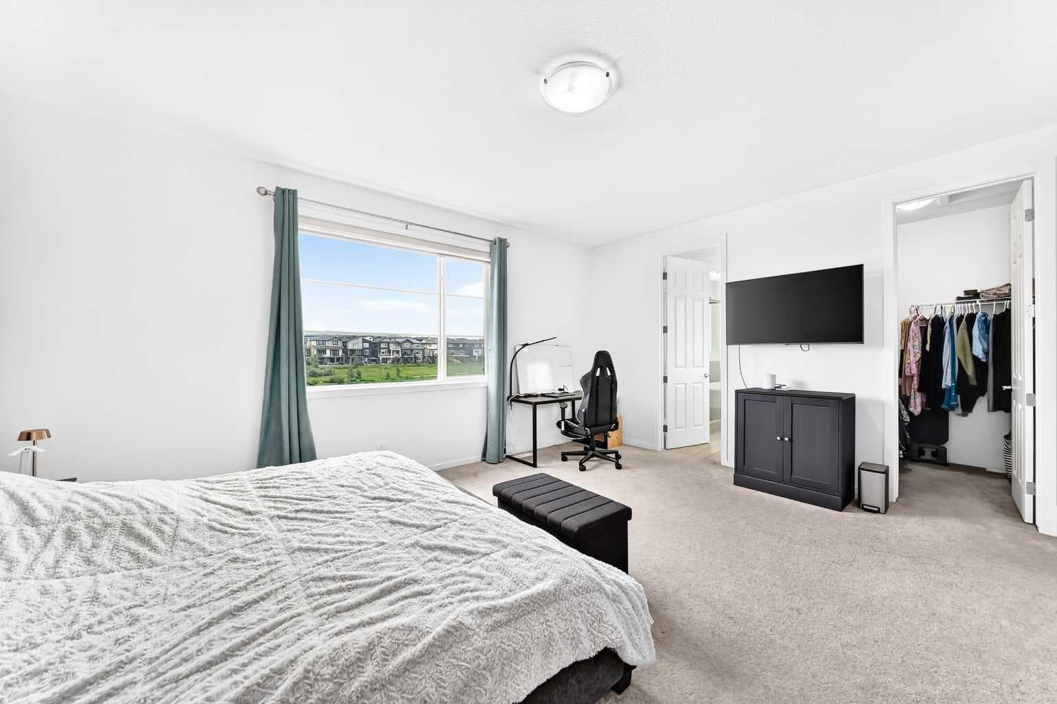 149 Carrington Crescent NW