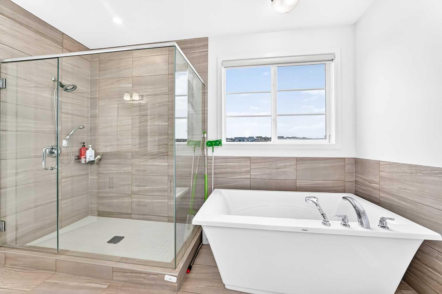 149 Carrington Crescent NW
