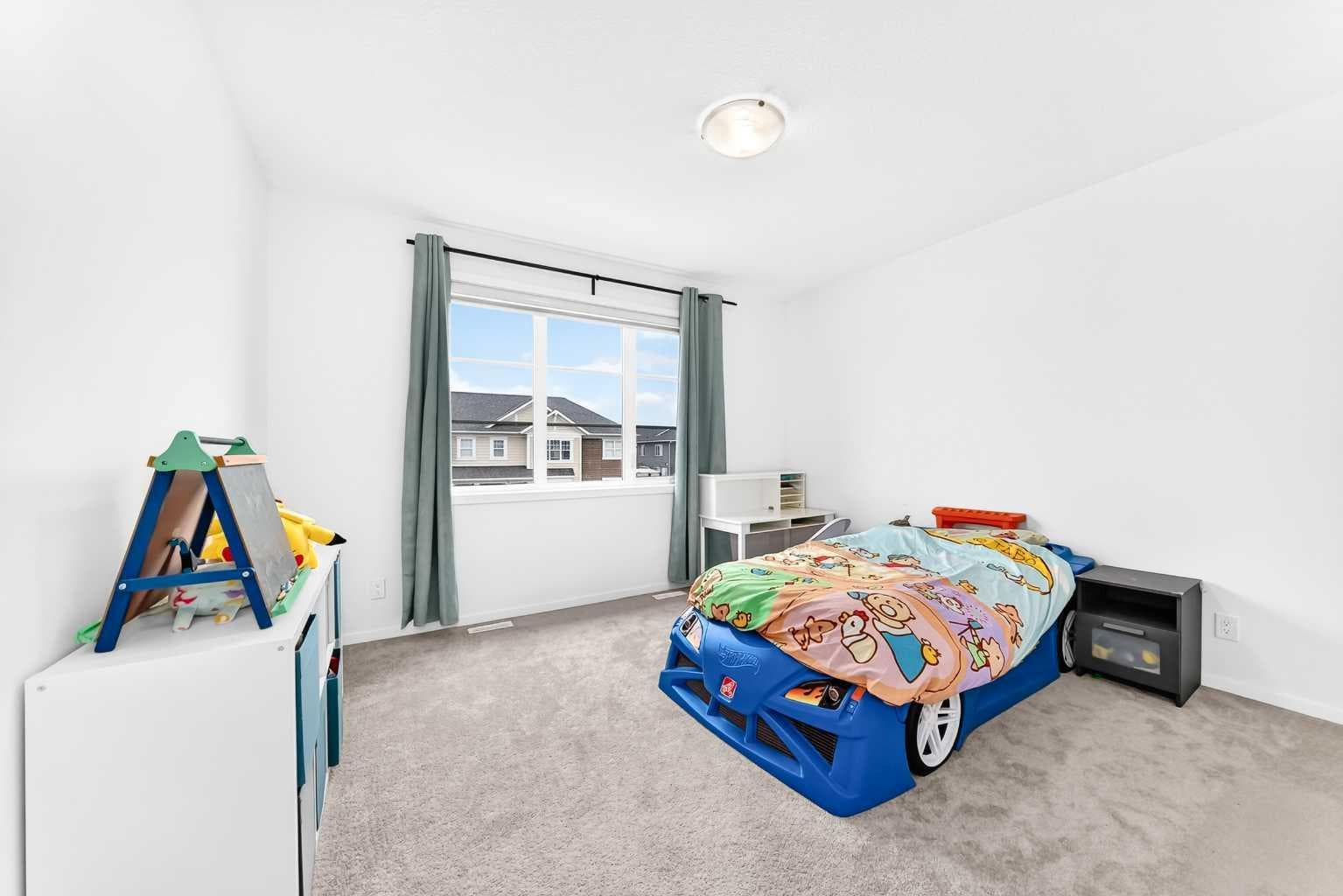 149 Carrington Crescent NW