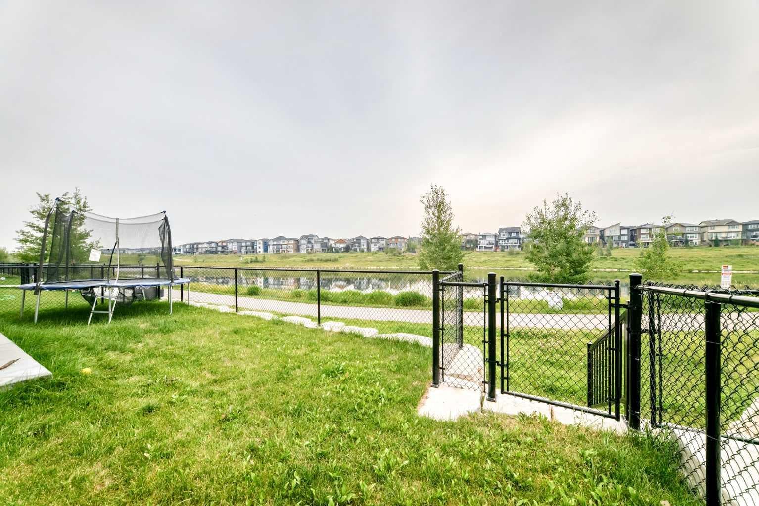 149 Carrington Crescent NW