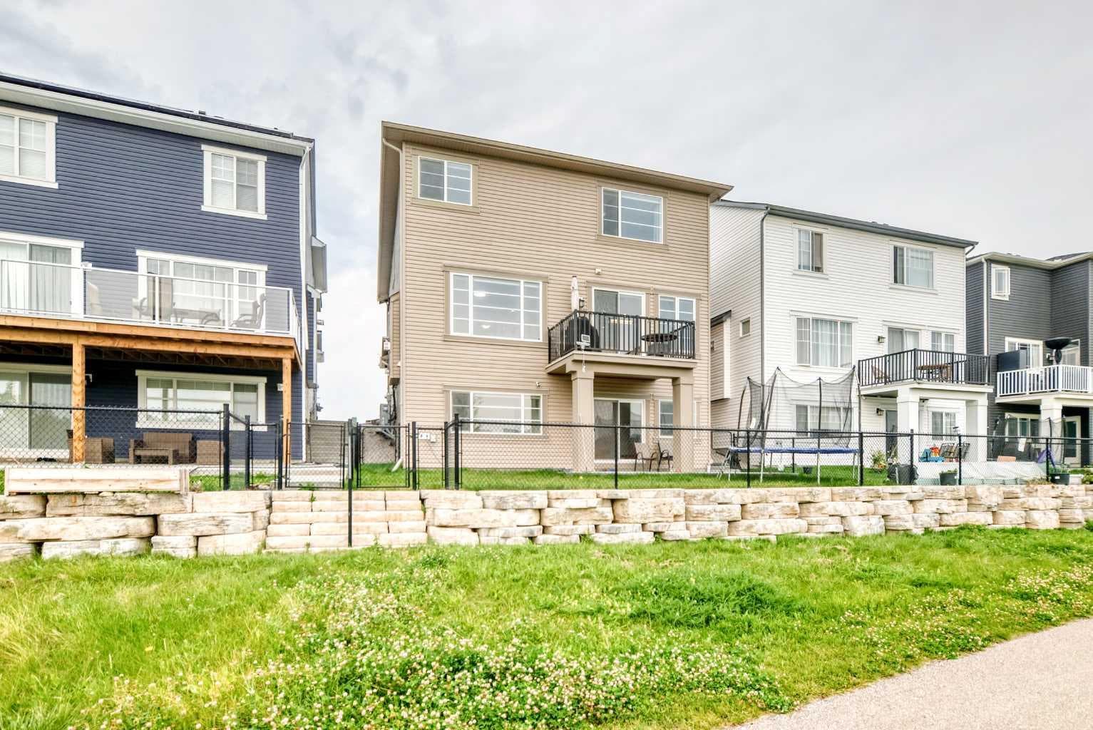 149 Carrington Crescent NW