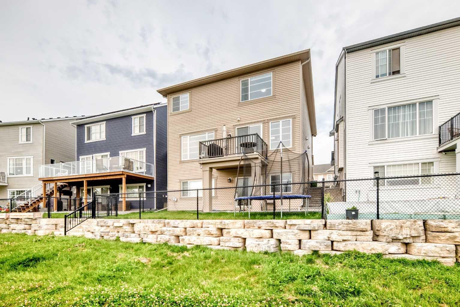 149 Carrington Crescent NW