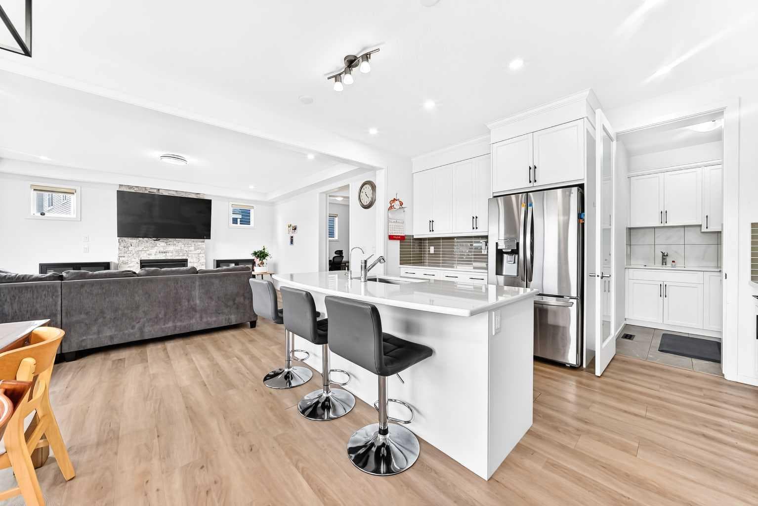 149 Carrington Crescent NW