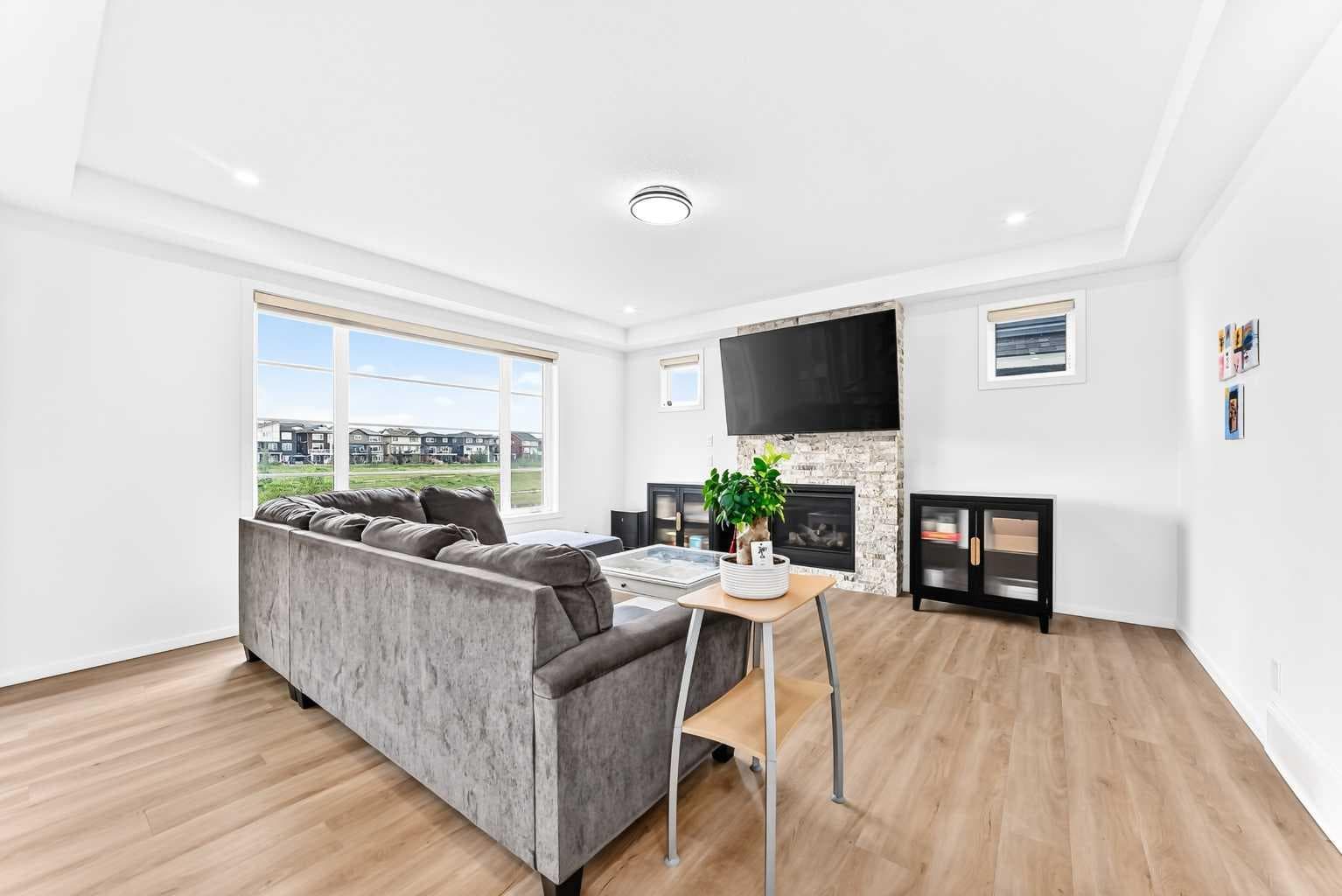 149 Carrington Crescent NW