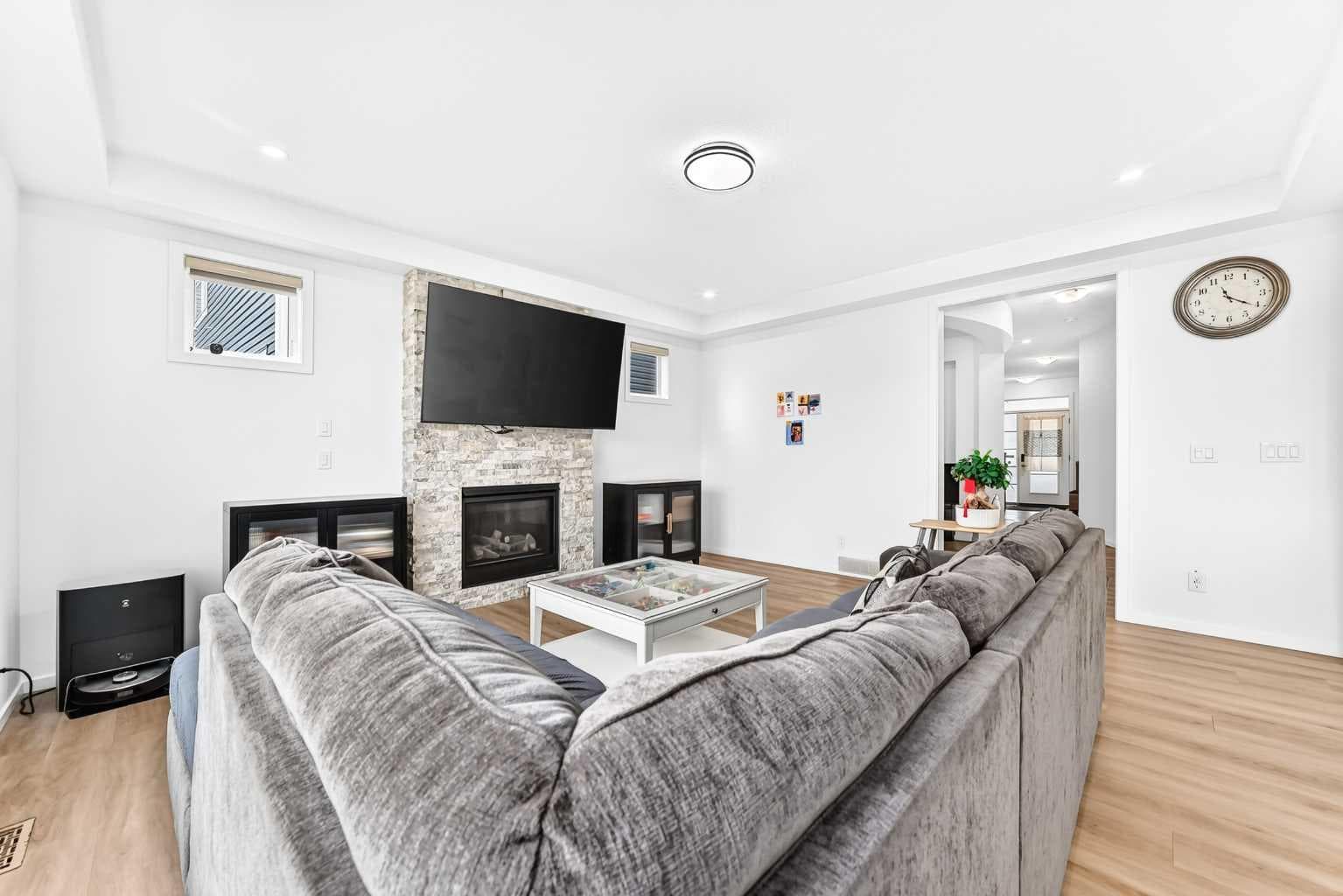 149 Carrington Crescent NW
