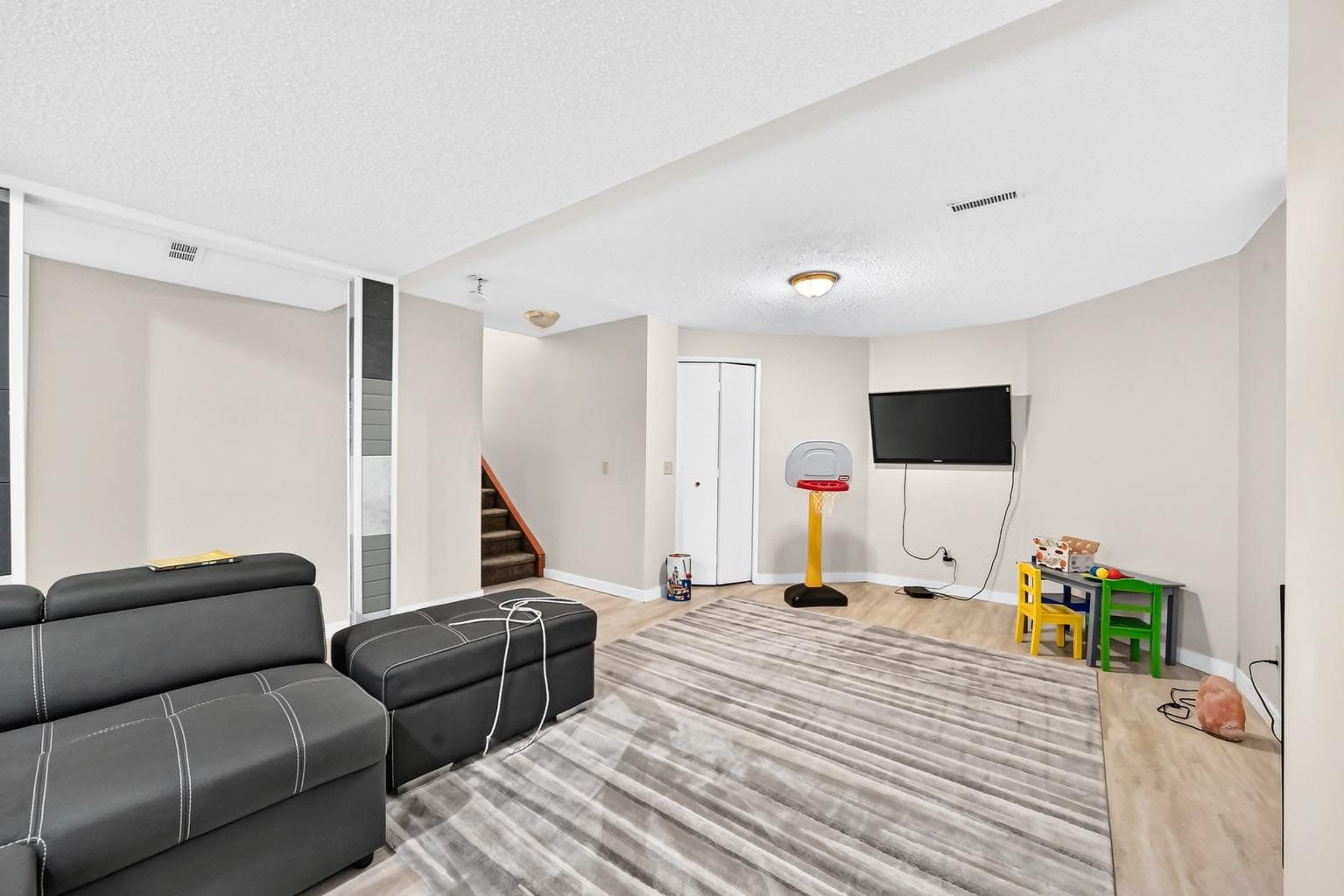 139 Hawkville Close NW
