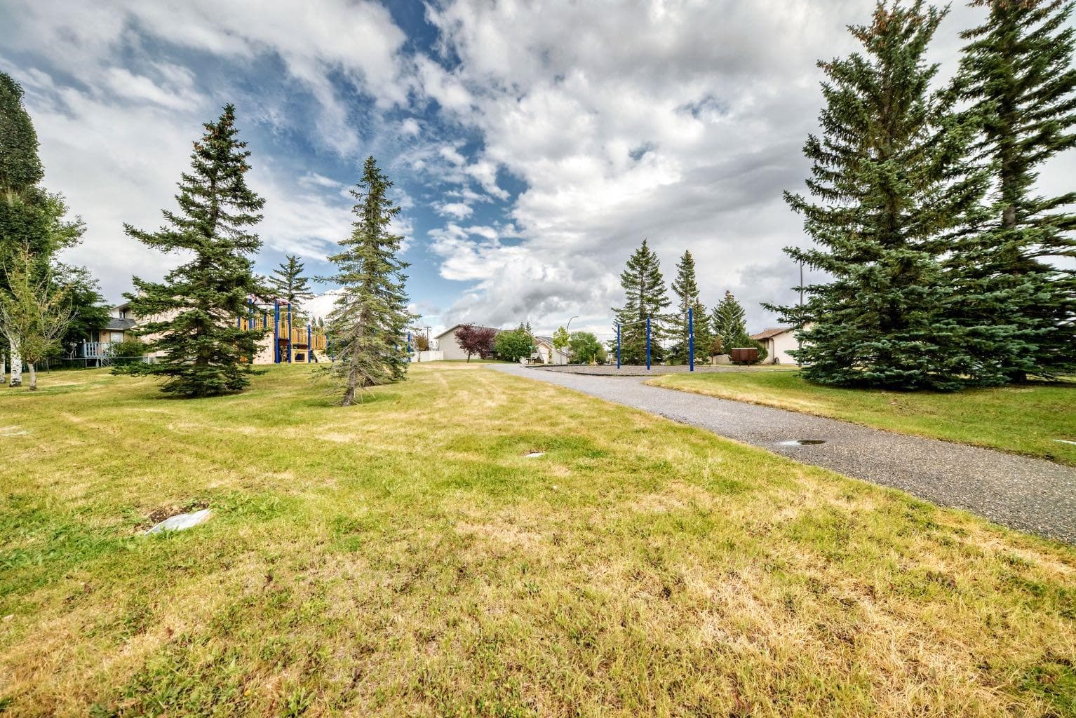 139 Hawkville Close NW