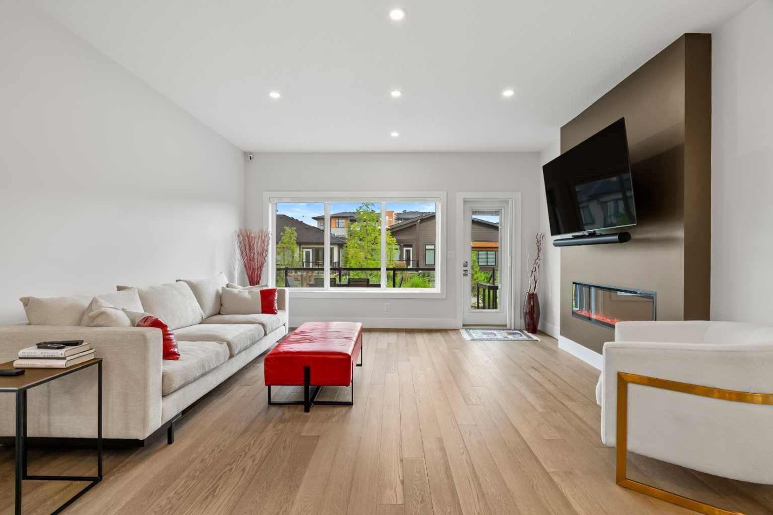220 Marina Cove SE