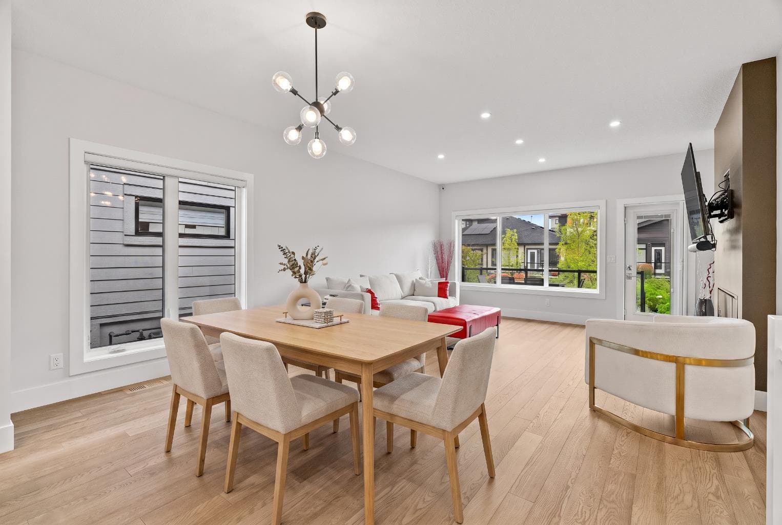 220 Marina Cove SE