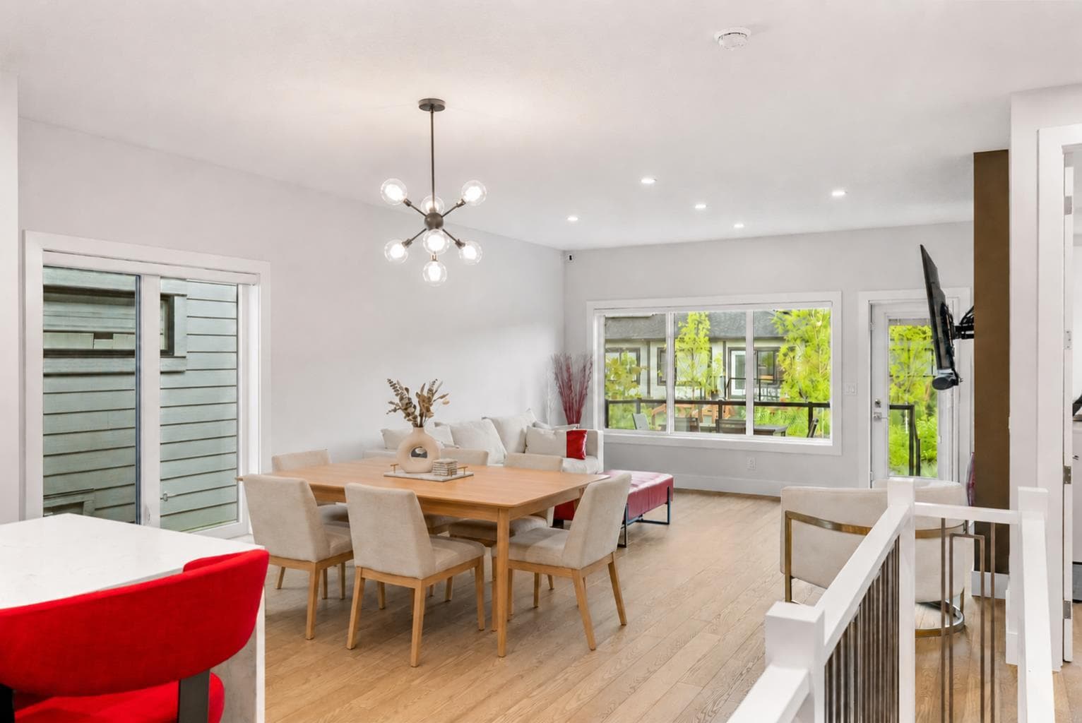 220 Marina Cove SE